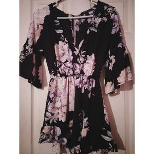 🌸FLORAL ROMPER🌸